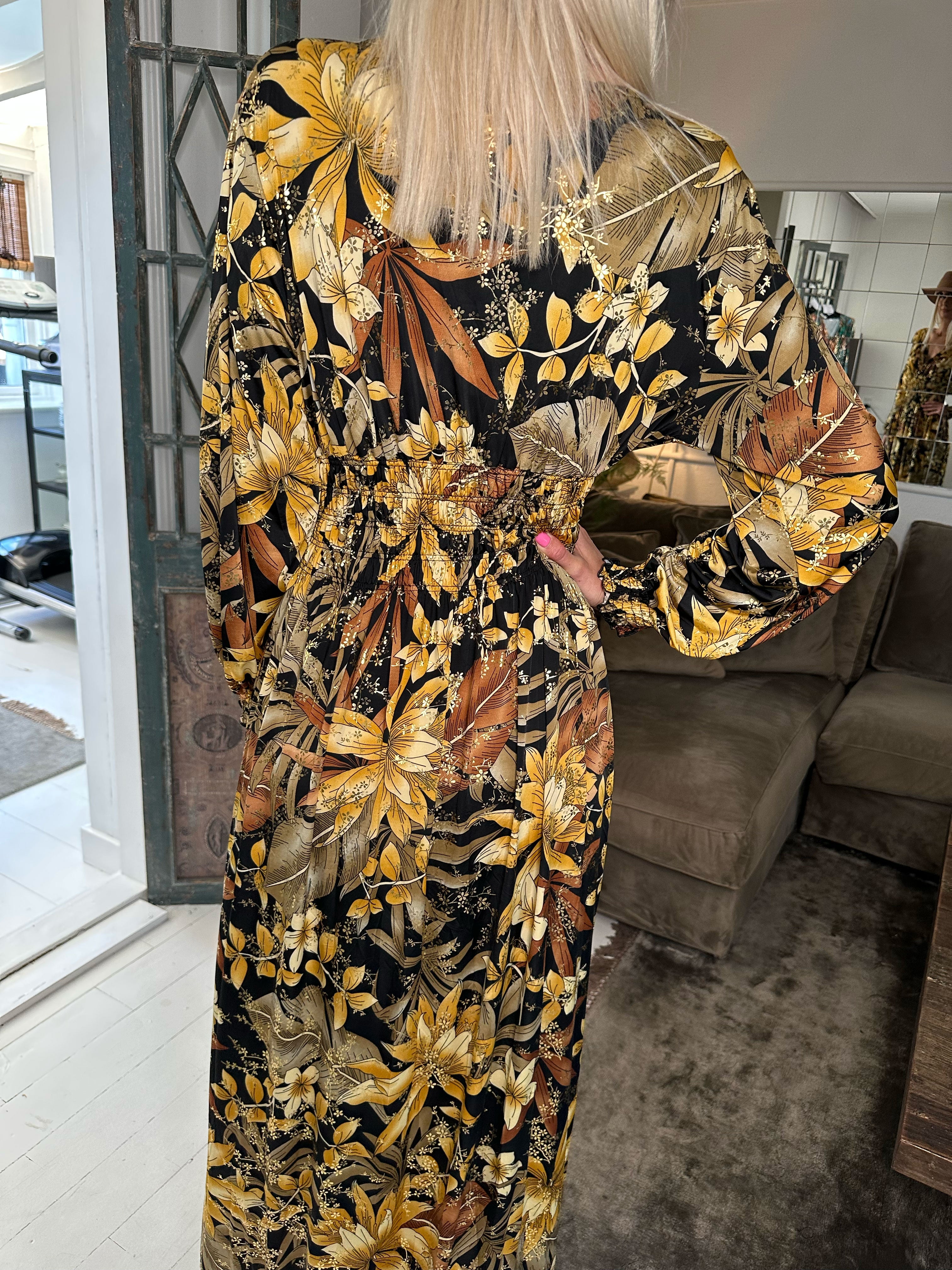 Pams L/S - Lang elastisk kjole i krølfrit stof med lange ærmer